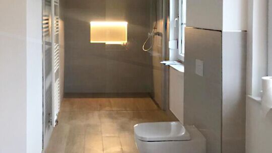 Unsere Fliesenleger kümmern sich im Raum Leipzig auch um die Fugensanierung. Kontaktieren Sie bei Bedarf einfach FESA – Das Fliesenteam.